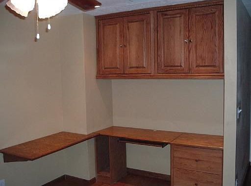 Built in Desk & Shelves