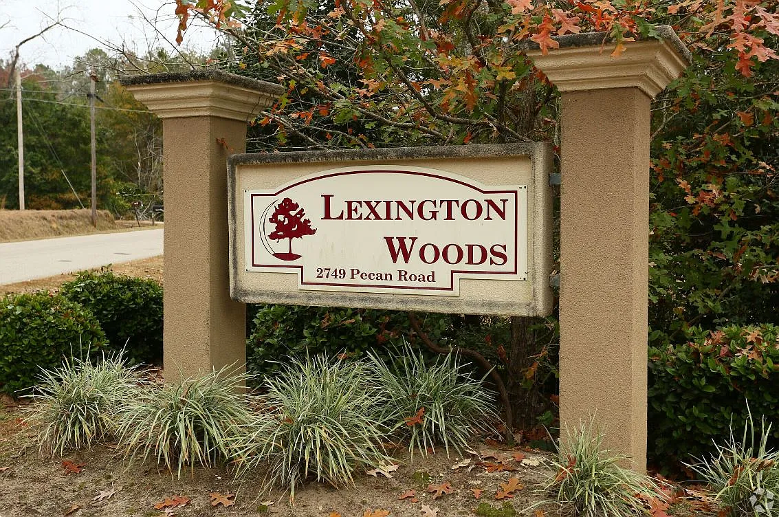 Lexington Woods — Photo 2