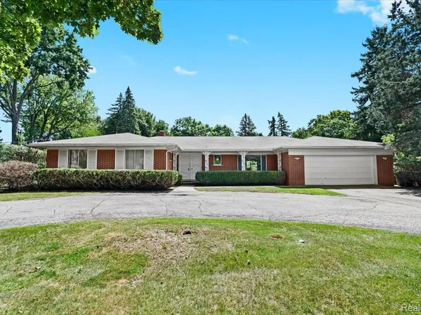 4401 Chisholm Trl, Bloomfield Hills, MI 48301