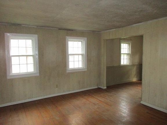 4th image of 1303 Highland Park Dr