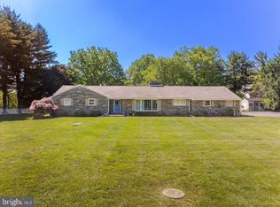 698 Featherbed Ln, Garnet Valley, PA 19060