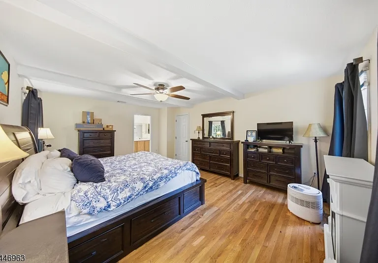 2057 Lakeside Dr W — Photo 30