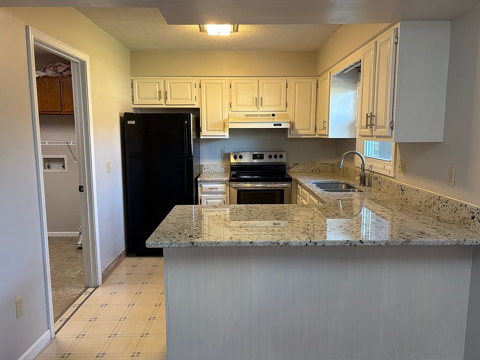 Kitchen
Laundry / Utility Room on the left