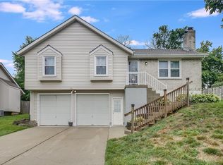 906 Shorthorn Rd, Grain Valley, MO 64029