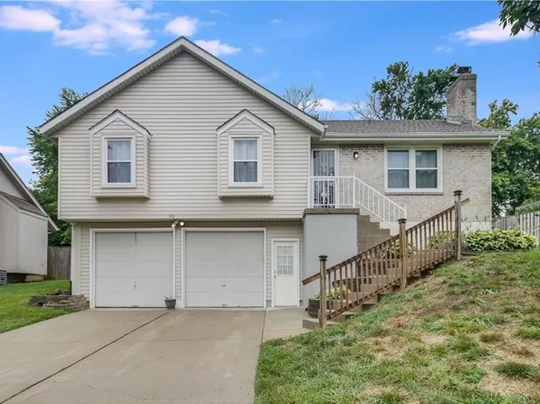 906 Shorthorn Rd, Grain Valley, MO 64029