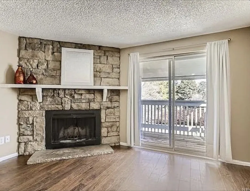 2 bed, 945 sqft, $1,950 — Photo 3