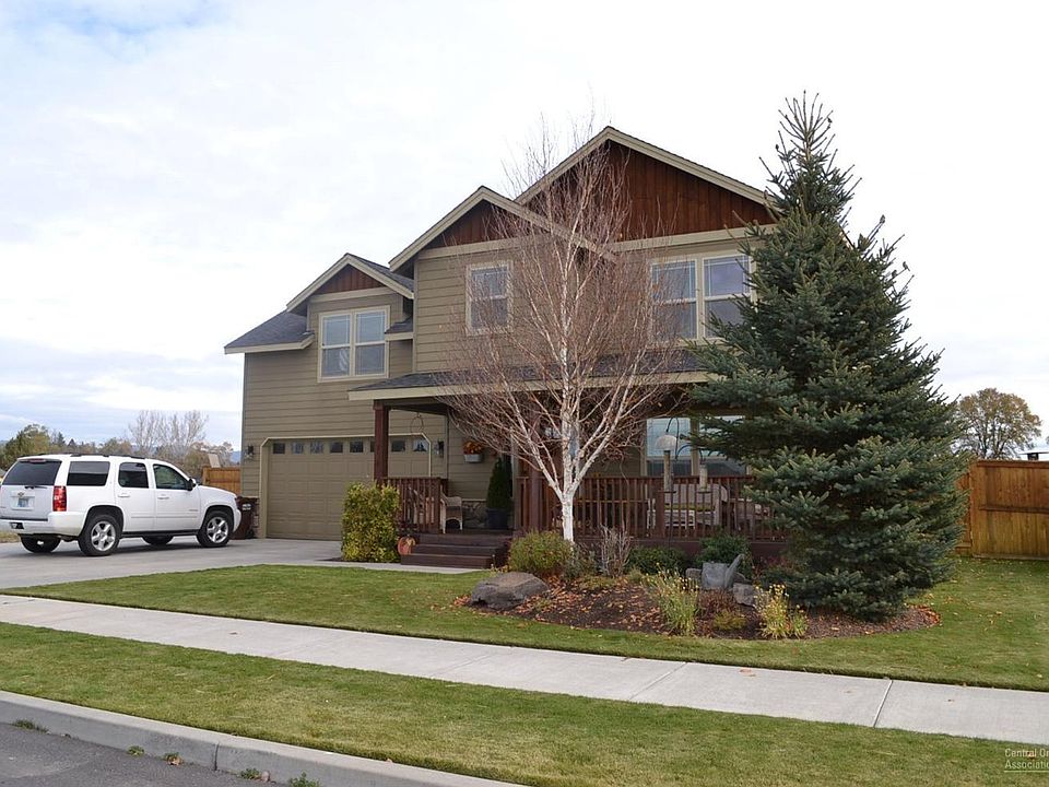 1st image of 324 SE Pioneer Dr