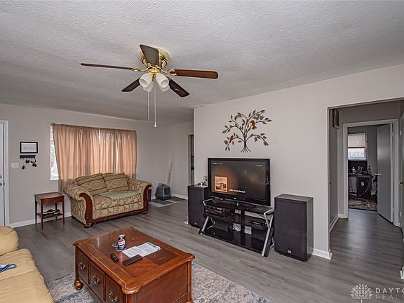 5th image of 3217-3219 Selden Ave