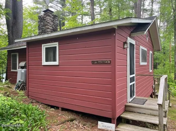 26 Pine St, Great Barrington, MA 01230