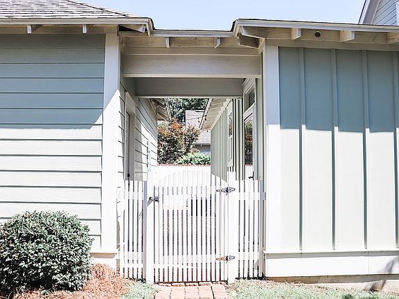 4th image of 220 Bellegrass Blvd