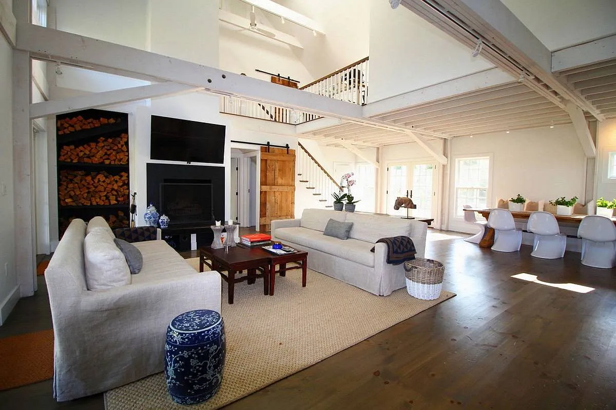 Modern Barn Style Renovation Added to Historical Cottage — Photo 3