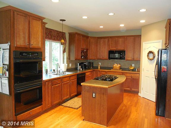 4th image of 29 Pickett Ln