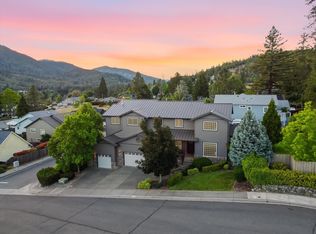 305 Woodville Way, Rogue River, OR 97537