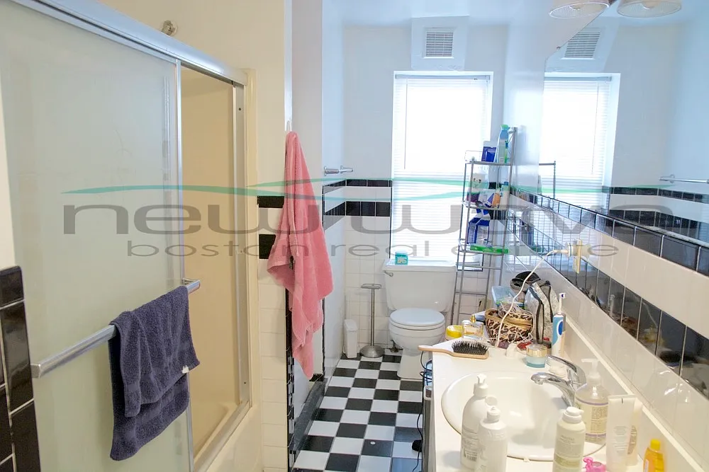 2 bed, 700 sqft, $3,800 — Photo 4