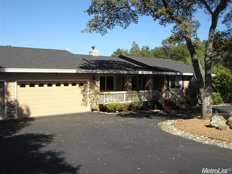 1st image of 4040 Helen Ln