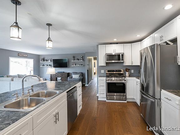 5th image of 5009 Creekview Dr SE