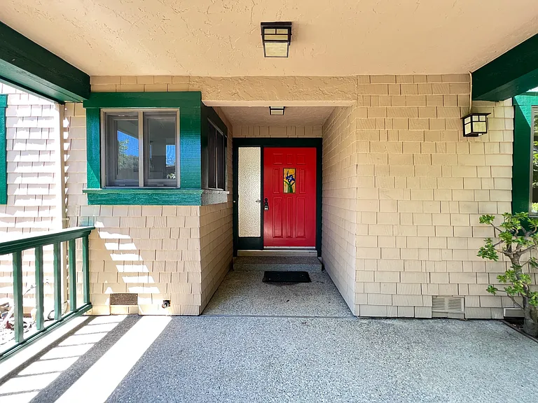 2286 Hastings Dr — Photo 3
