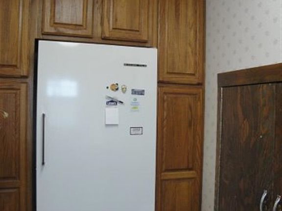 3rd image of 7614 Kingswood Dr