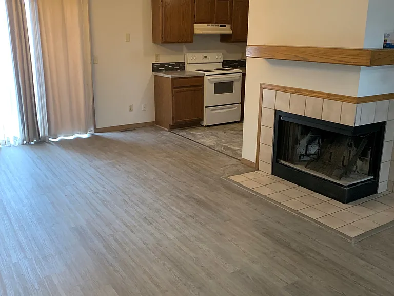 305 W 2nd St — Photo 6
