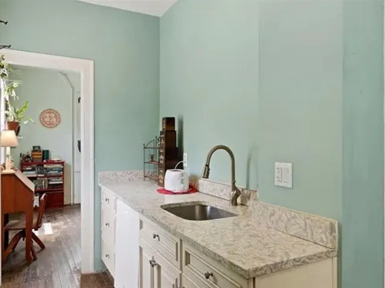 226 Castleton Ave — Photo 7