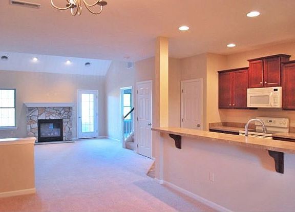 2nd image of 920 Lantern Dr #L-0089