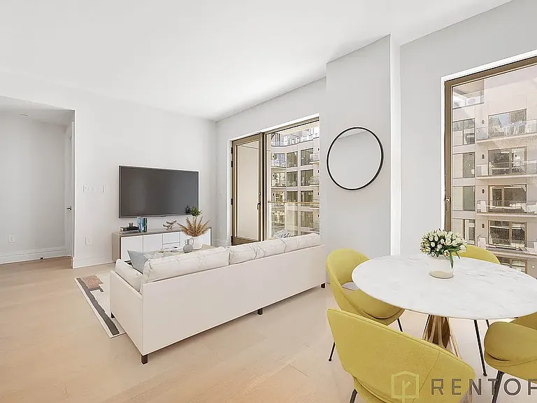 960 Franklin Ave #260 — Photo 4