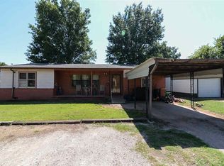 522 Maple St, Perry, OK 73077