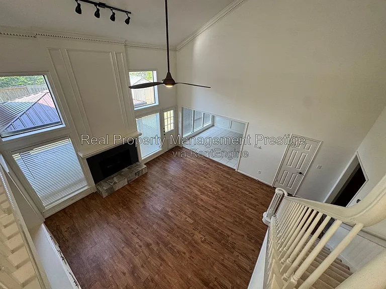 15907 Spring Forest Dr — Photo 19