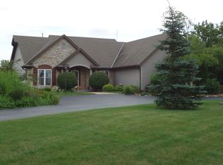 21055 W Windsor Dr, New Berlin, WI 53146