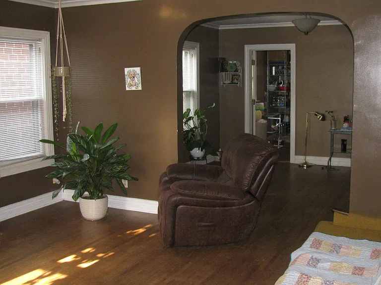 Vintage archway into dining room / home office.