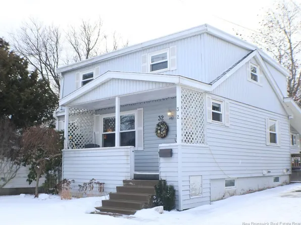 32 Connaught Ave, Moncton, NB E1C 3N5