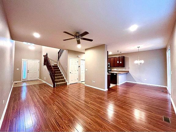 2nd image of 552 Silverton Dr