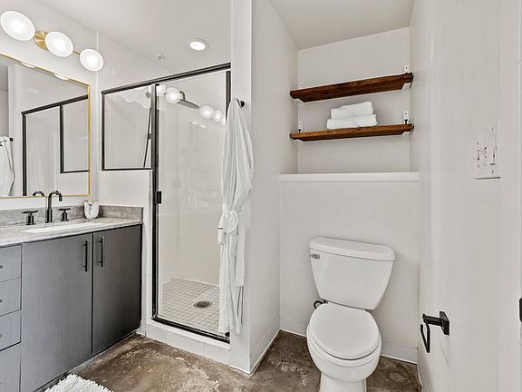 2nd image of 1001 Belleview St #204