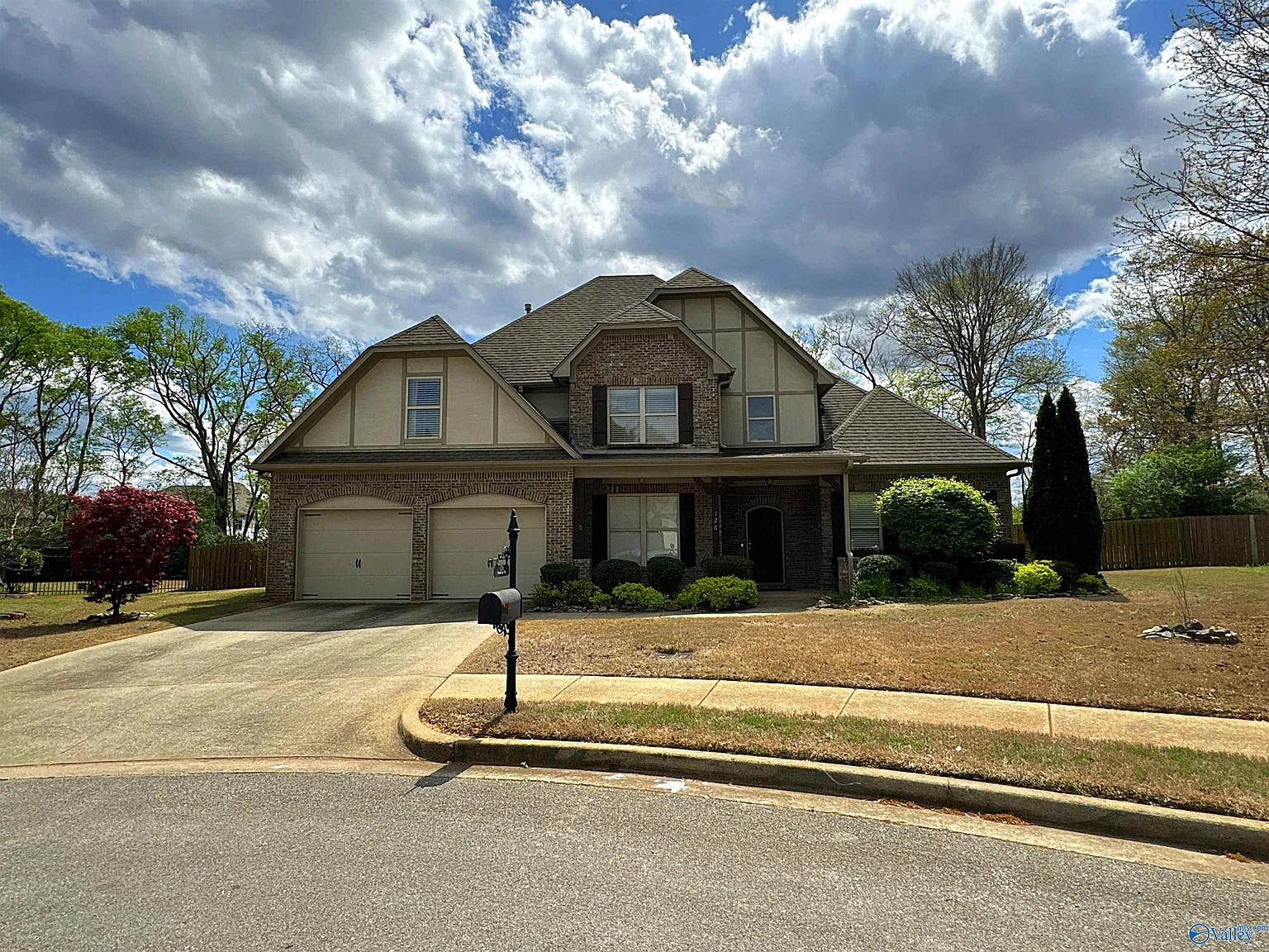 4 bed, 2.5 bath, 2845 sqft, $3,000 — Photo 2
