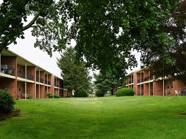 Colonial Point Apartments — Photo 6