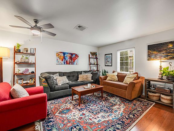 4th image of 105 Academy Sq