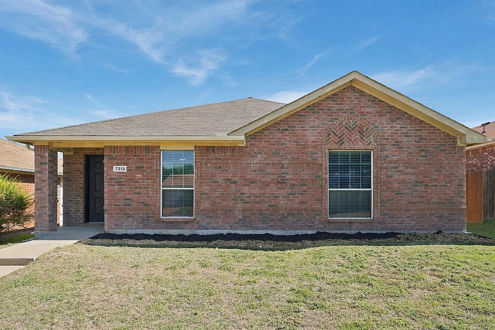 3 bed, 2.0 bath, 1768 sqft, $2,055 — Photo 1