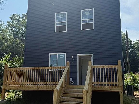 3rd image of 1315 Iredell Ave