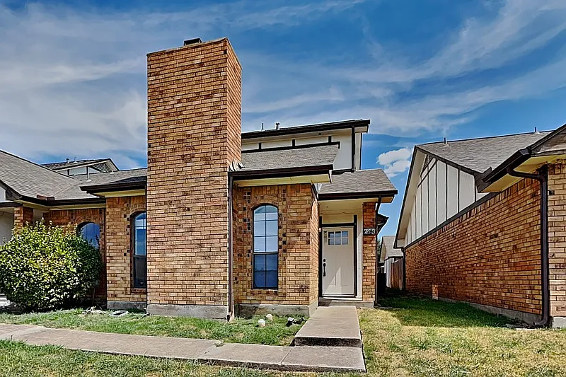 3 bed, 2.0 bath, 1521 sqft, $2,100 — Photo 1