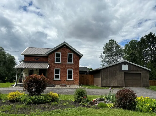 6725 Swamp Rd, Auburn, NY 13021