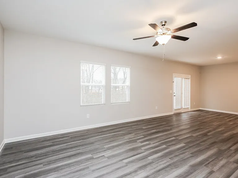 265 Pond Ct — Photo 6