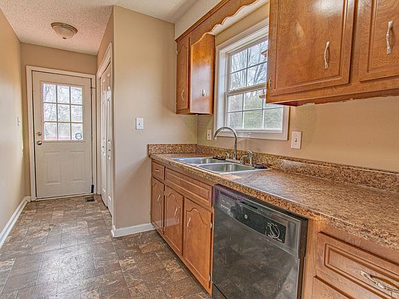 5th image of 181 Monarch Ln