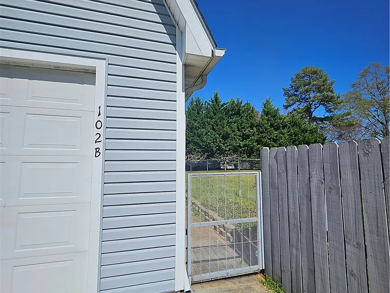 102B Meadow Dr — Photo 2