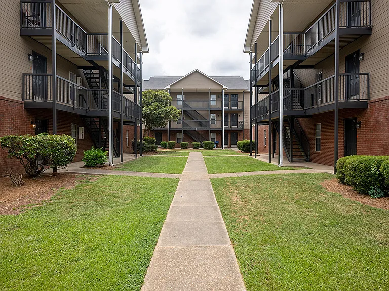 University Corners — Photo 11