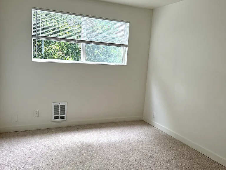 312 28th Ave S #B — Photo 10