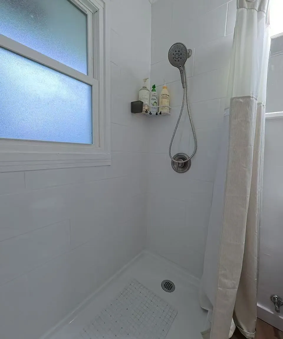 3 bed, 975 sqft, $2,500 — Photo 2