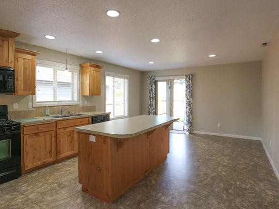 4th image of 10908 NE 88th St