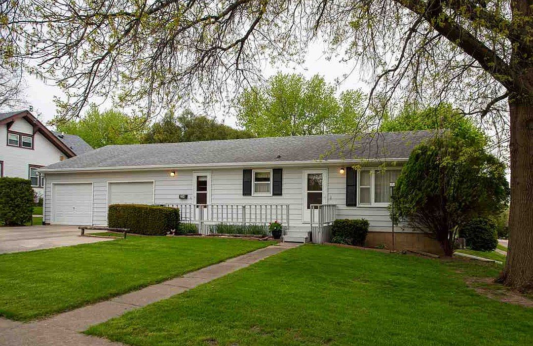 214 Vista St, Traer, IA 50675 Zillow