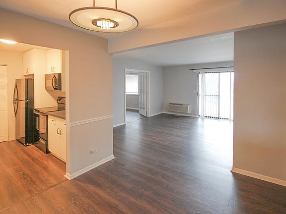 3rd image of 860 N Lakeside Dr APT 3A