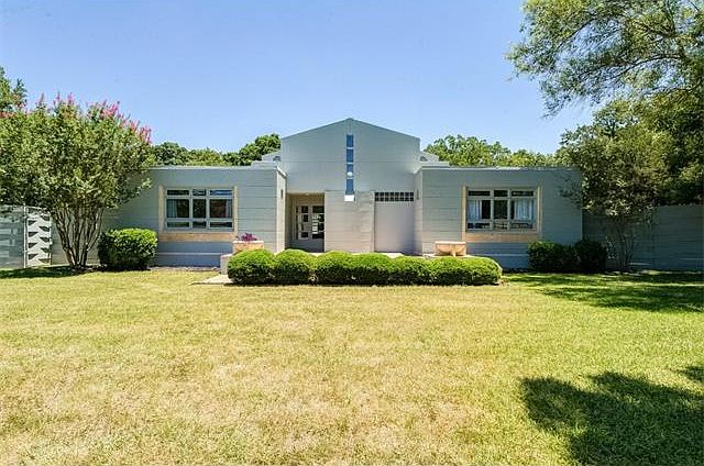 1st image of 1904 Great Oaks Dr